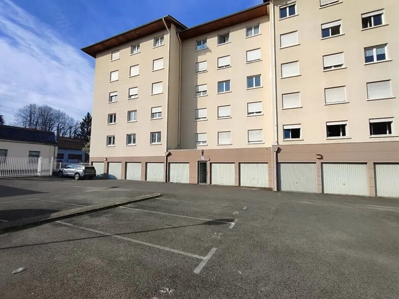 Bureau dans Bourgoin-Jallieu à vendre - Photo de l’immeuble – Image 3 sur 12