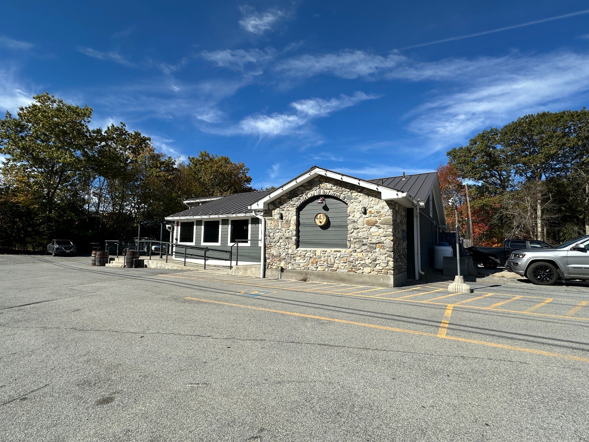 443 Worcester Rd, Charlton, MA à vendre Photo principale– Image 1 sur 16