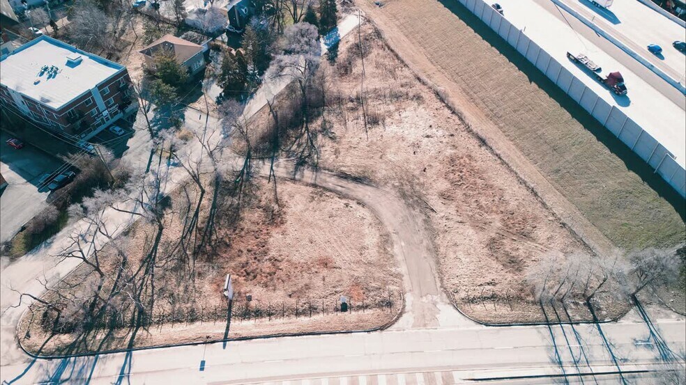 6989 Joliet Rd, Indian Head Park, IL à vendre - Vidéo sur l’annonce professionnelle – Image 2 sur 5