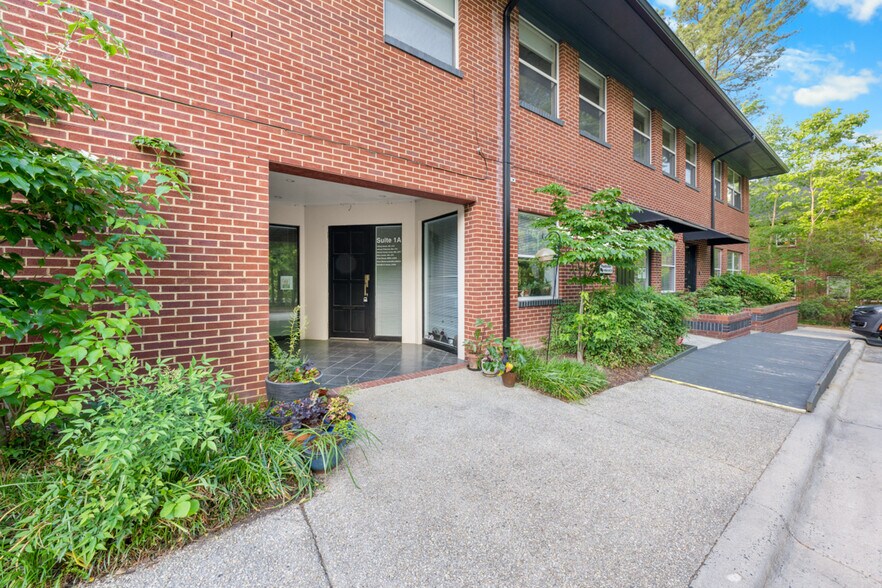 180 Providence Rd, Chapel Hill, NC à louer - Photo de l’immeuble – Image 2 sur 5