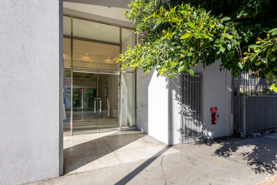 3008 Wilshire Blvd, Los Angeles, CA à louer - Photo de l’immeuble – Image 3 sur 5