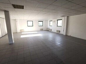 Bureau dans Viry-Châtillon à louer Photo intérieure– Image 1 sur 5