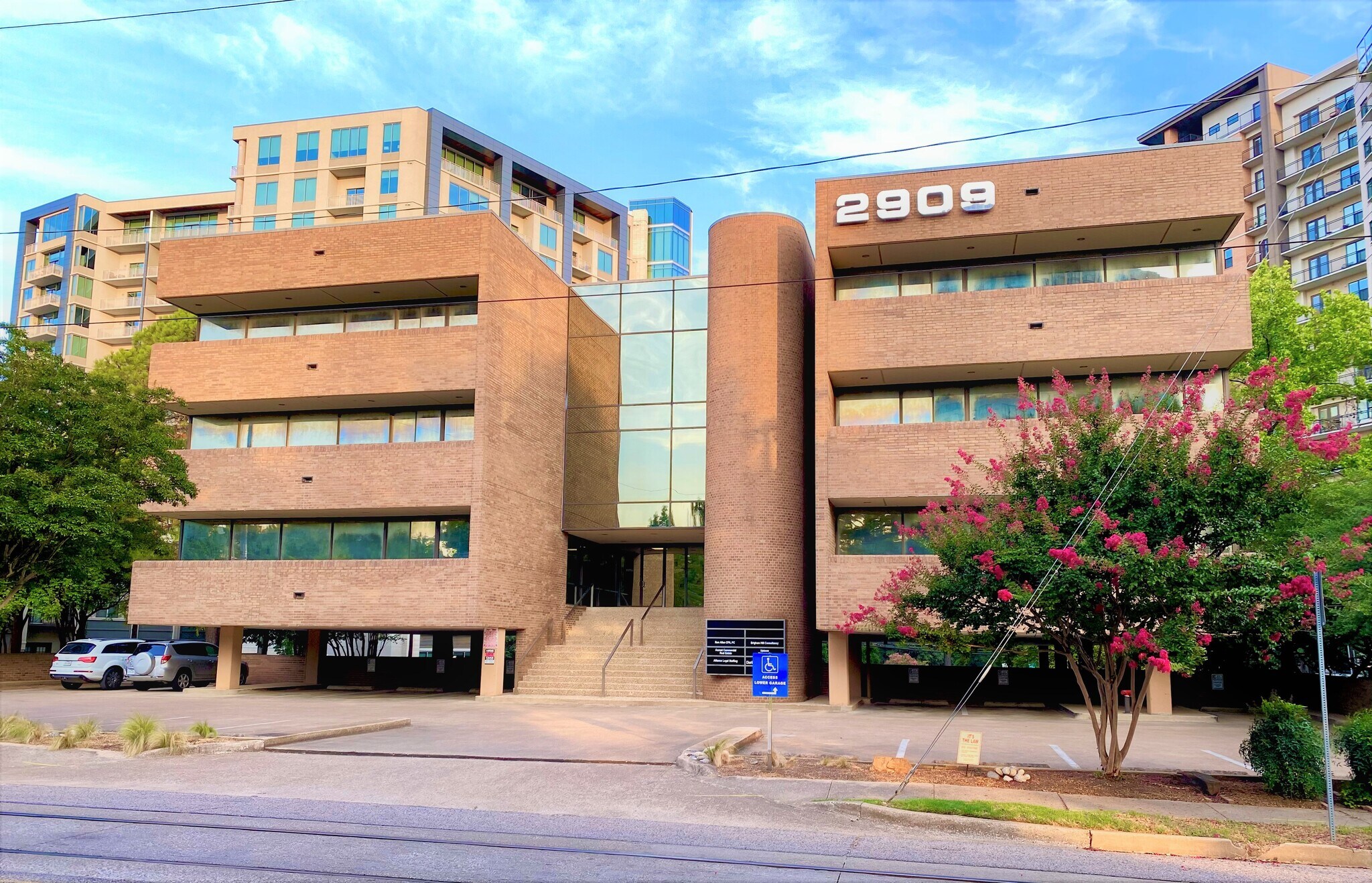 2909 Cole Ave, Dallas, TX à louer Photo principale– Image 1 sur 3