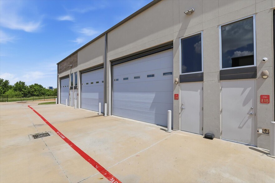 6767 All Stars Ave, Frisco, TX à vendre - Photo de l’immeuble – Image 1 sur 45