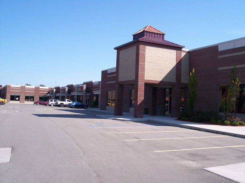 67180-67244 Gratiot Ave, Richmond, MI à louer - Photo de l’immeuble – Image 1 sur 4