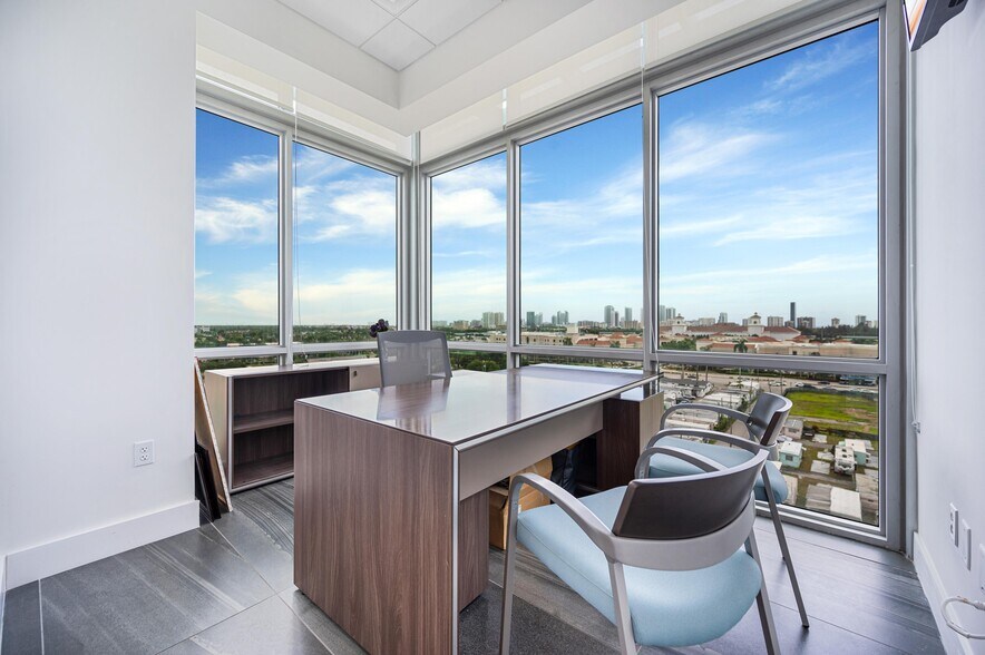 800 SE 4th Ave, Hallandale Beach, FL à louer - Photo de l’immeuble – Image 3 sur 9