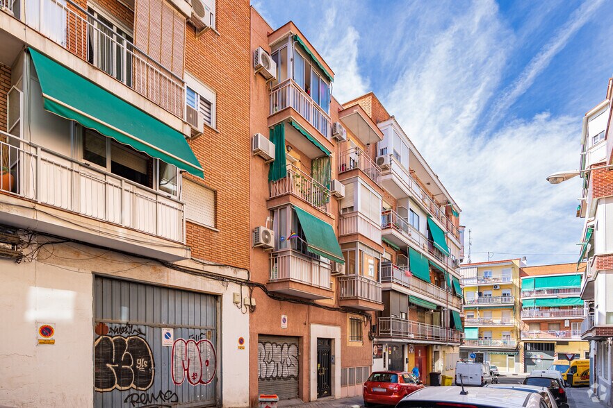 Immeuble residentiel dans Madrid, Madrid à vendre - Photo de l’immeuble – Image 2 sur 2