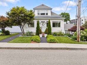 34 Wellman St, Lowell, MA à louer Photo de l’immeuble– Image 1 sur 11