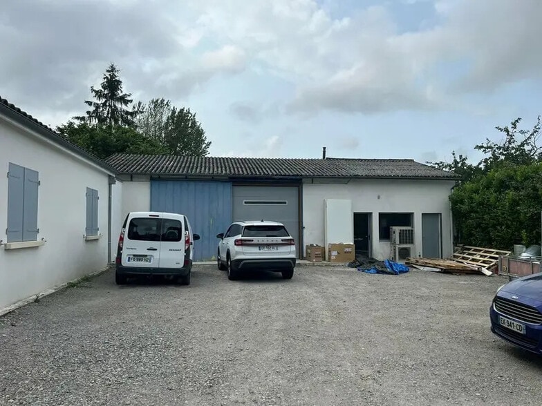 Industriel/Logistique dans Tresses à louer - Photo de l’immeuble – Image 1 sur 5