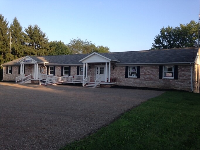 2930 Edison St NW, Uniontown, OH à louer - Photo principale – Image 2 sur 4