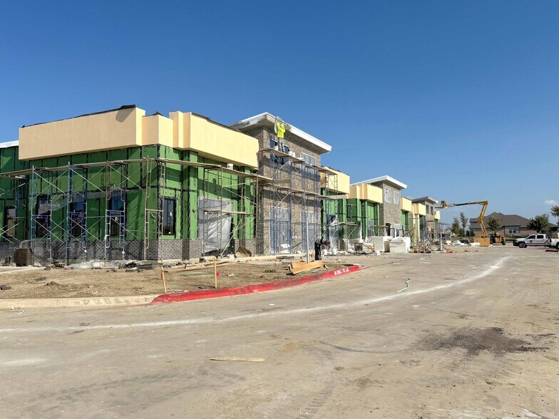 2135 Oak Grove Pkwy, Little Elm, TX à louer - Photo de la construction – Image 1 sur 7