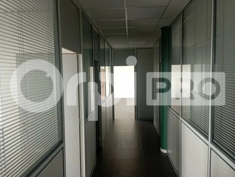 Bureau dans Reims à louer - Photo de l’immeuble – Image 3 sur 9