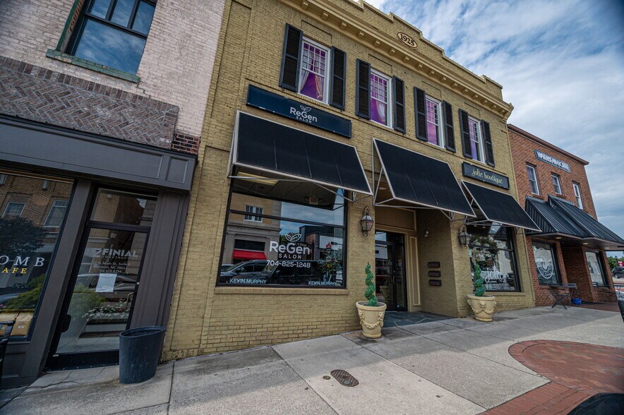 33 N Main St, Belmont, NC à vendre - Photo de l’immeuble – Image 1 sur 14