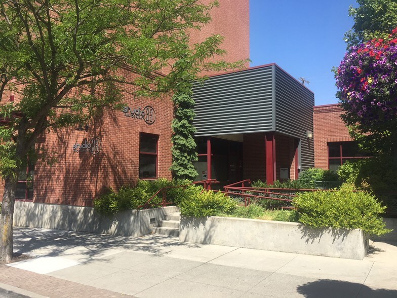 611 E Sherman Ave, Coeur d'Alene, ID à louer - Photo de l’immeuble – Image 3 sur 6
