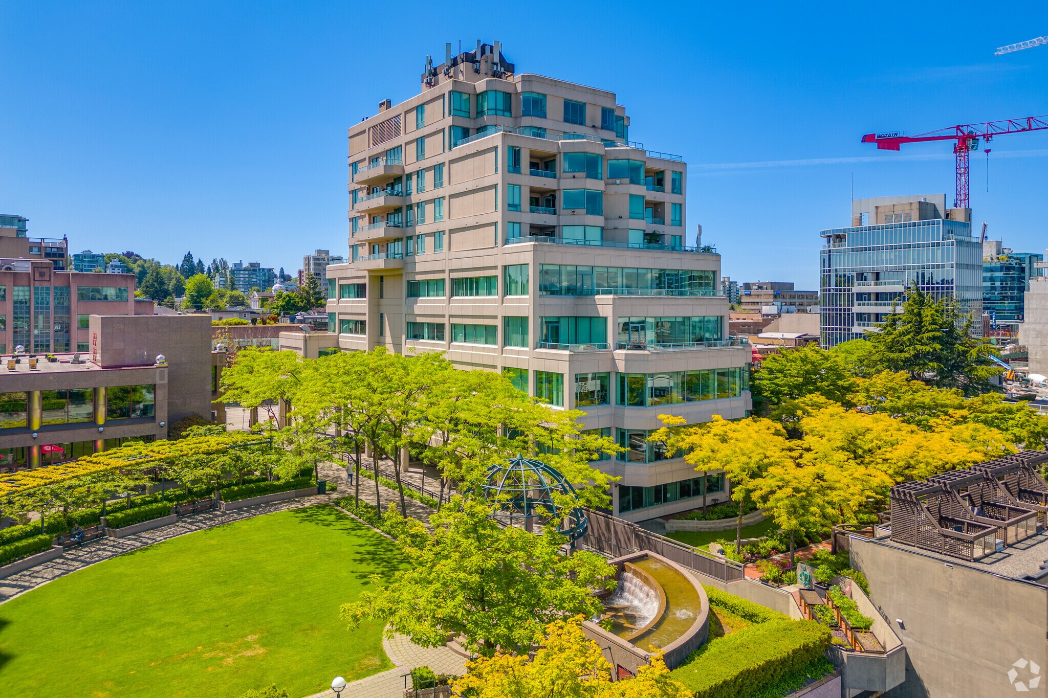 1355-1371 W Broadway, Vancouver, BC à louer Photo de l’immeuble– Image 1 sur 12