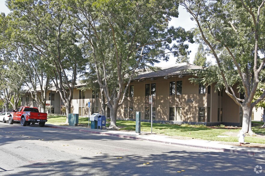 2820 Shadelands Dr, Walnut Creek, CA à louer - Photo de l’immeuble – Image 2 sur 12