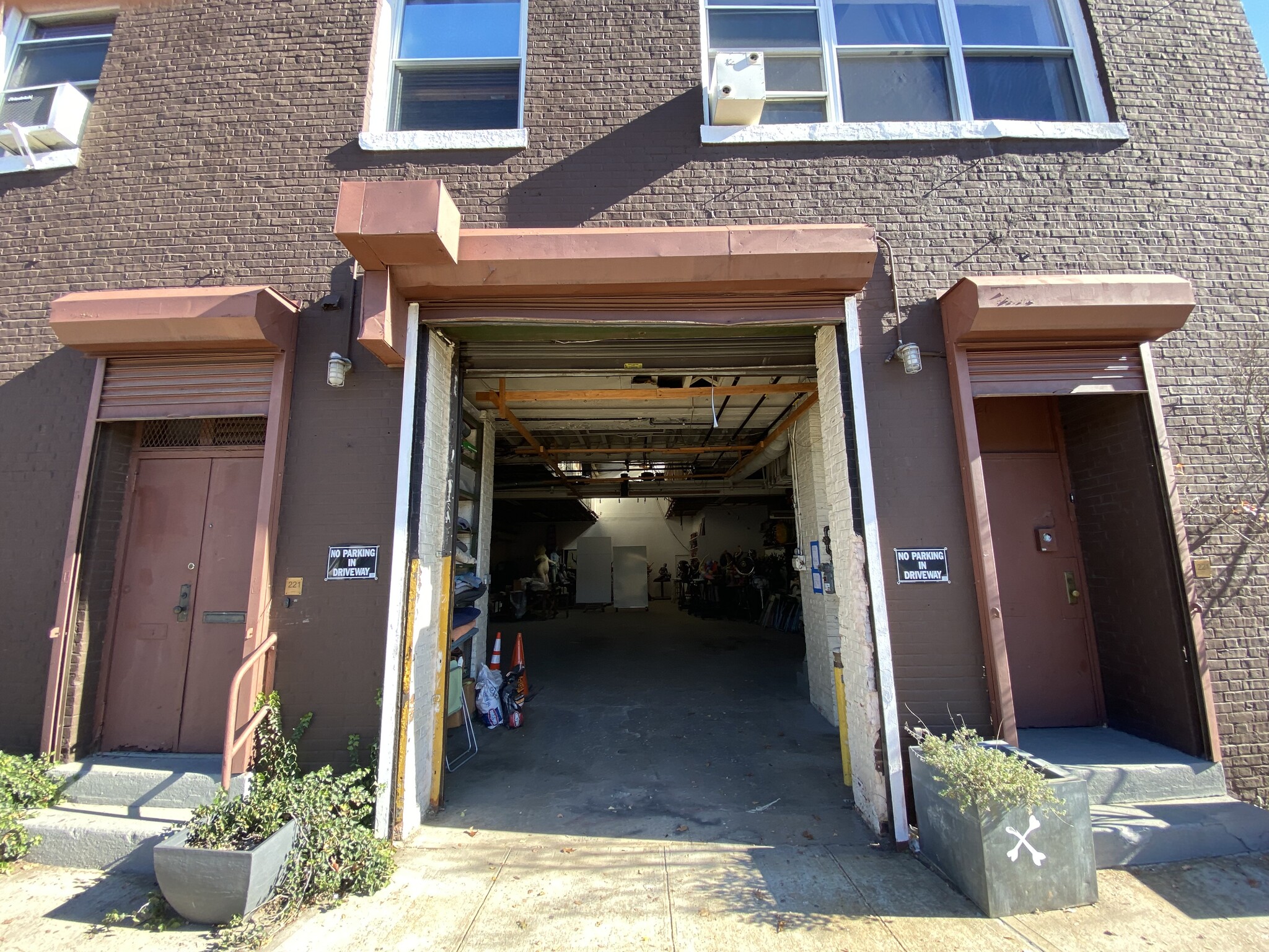 221 Banker St, Brooklyn, NY à louer Photo principale– Image 1 sur 9