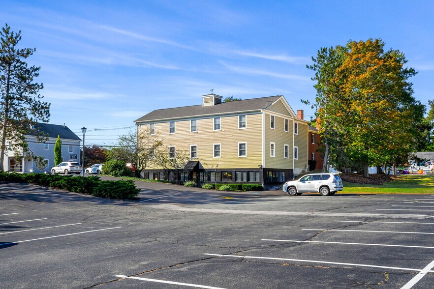 160 Sylvan St, Danvers, MA à vendre - Photo de l’immeuble – Image 2 sur 5