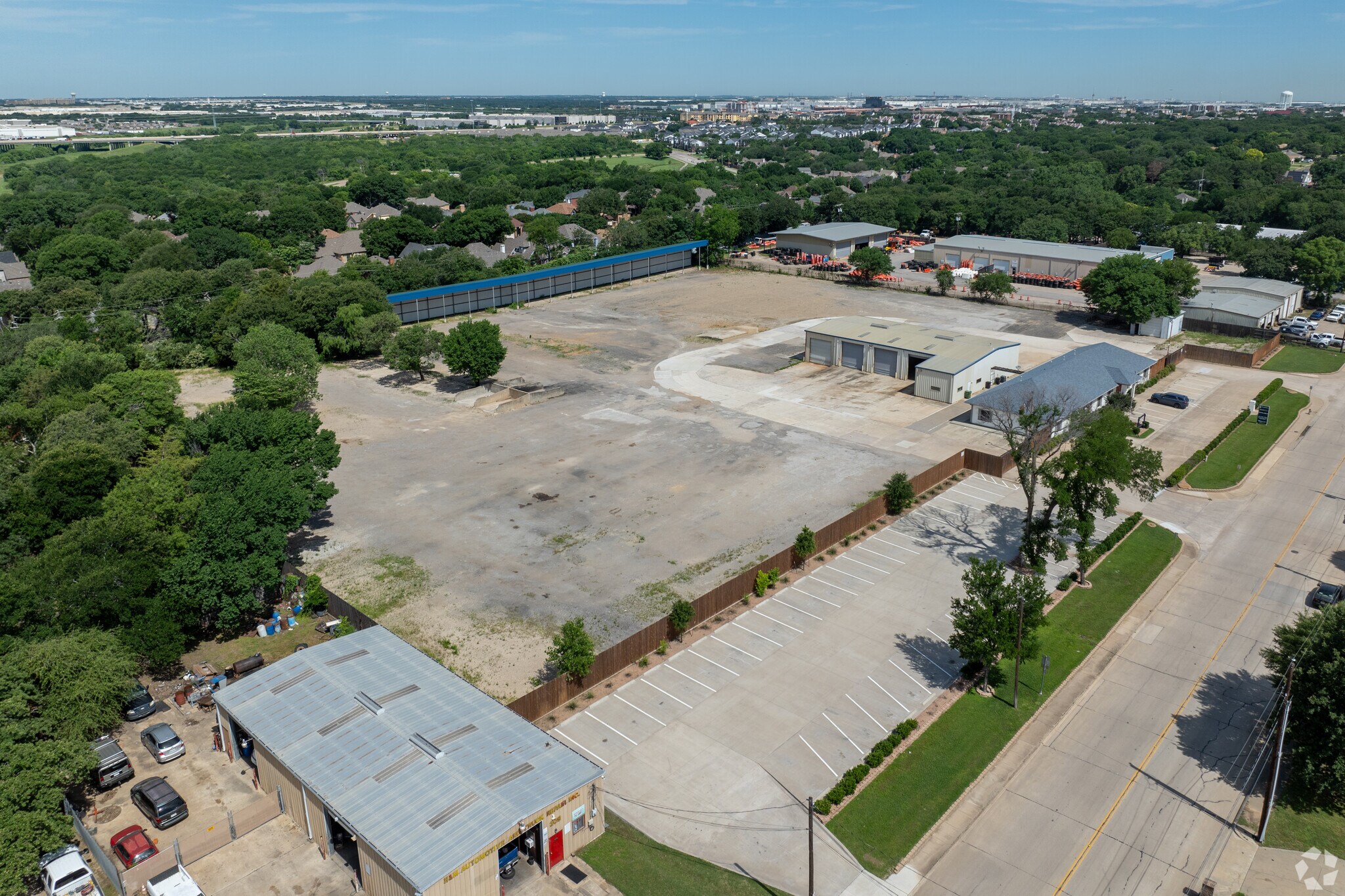 421 Compton Ave, Irving, TX à louer Photo de l’immeuble– Image 1 sur 10