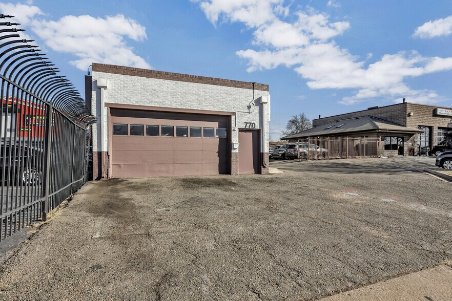 770 Dayton St, Aurora, CO à louer - Photo de l’immeuble – Image 3 sur 12
