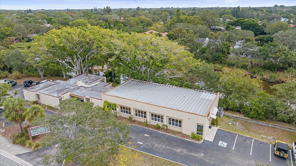 3205 Southgate Cir, Sarasota, FL à vendre - Photo de l’immeuble – Image 1 sur 19