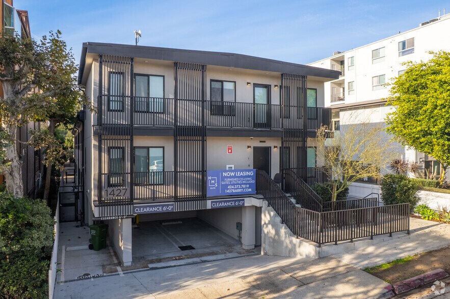 1427 Barry Ave, Los Angeles, CA à vendre - Photo principale – Image 1 sur 10