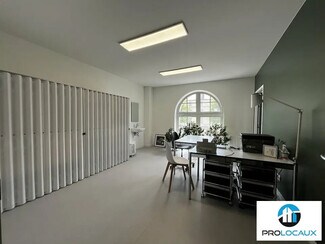 Plus de détails pour Local d'activités à louer