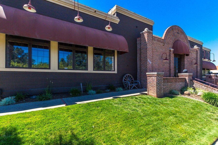 1800 Churn Creek Rd, Redding, CA à louer - Photo de l’immeuble – Image 3 sur 24
