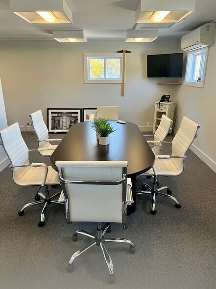 1290 Flanders Rd, Riverhead, NY à vendre - Photo de l’immeuble – Image 2 sur 11