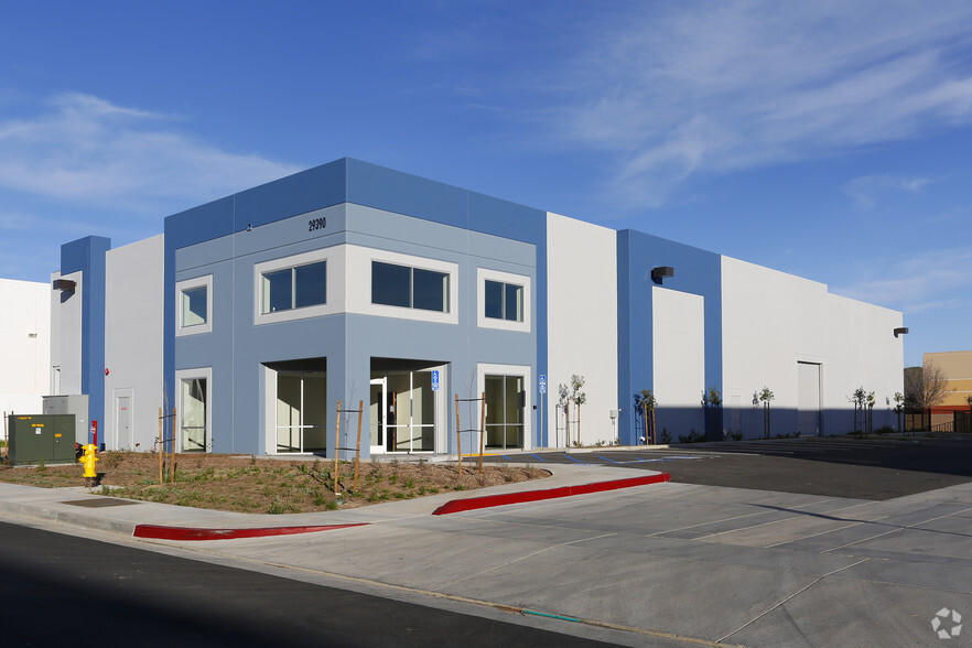 29390 Hunco Way, Lake Elsinore, CA à louer - Photo de l’immeuble – Image 3 sur 4