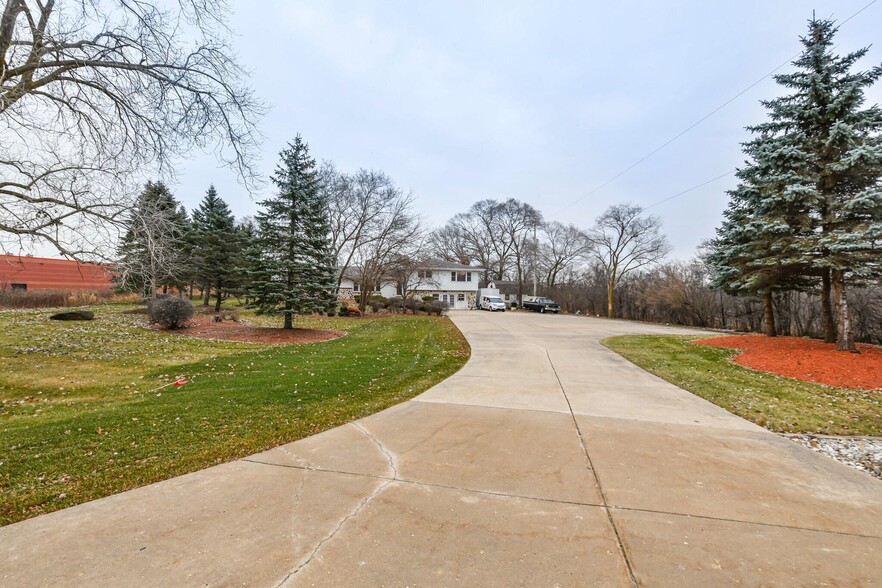 9609 W Loomis Rd, Franklin, WI à vendre - Photo de l’immeuble – Image 2 sur 19