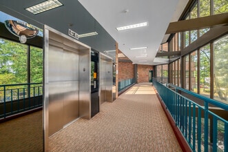 6000 Parkland Blvd, Mayfield Heights, OH à vendre Photo intérieure– Image 2 sur 14