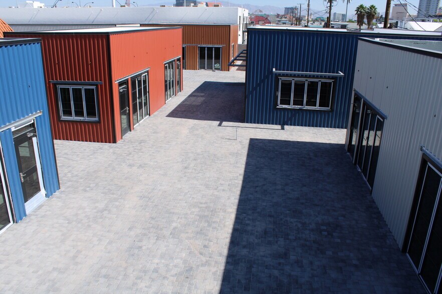 1561 Commerce st, Las Vegas, NV à louer - Photo de l’immeuble – Image 1 sur 17