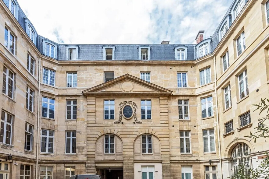55 Rue Des Francs Bourgeois, Paris à louer - Photo de l’immeuble – Image 2 sur 28