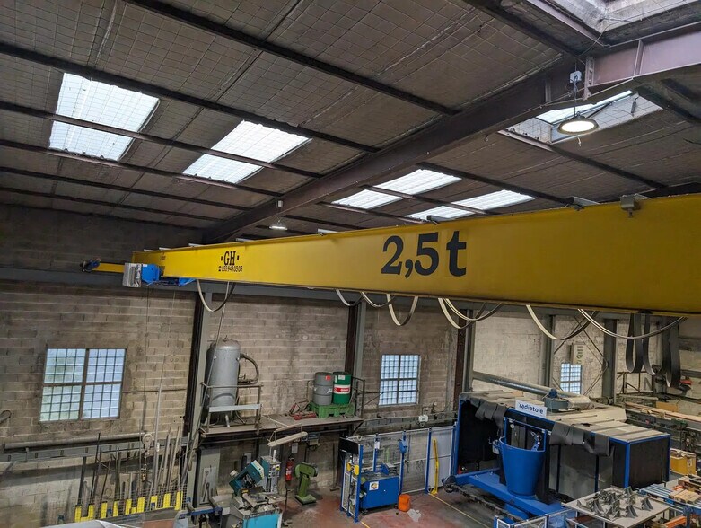 Local d’activités dans Vitrolles à louer - Photo intérieure – Image 2 sur 9