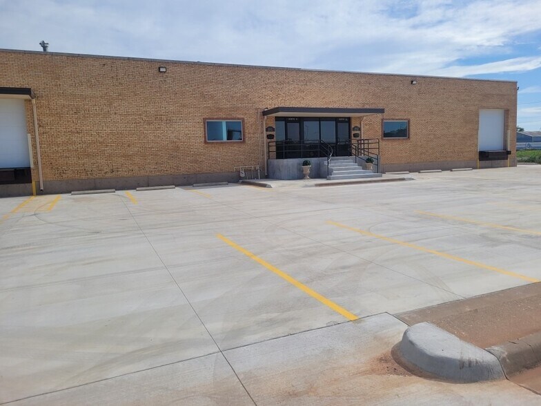 406 Oak St, Wichita Falls, TX à louer - Photo de l’immeuble – Image 2 sur 27