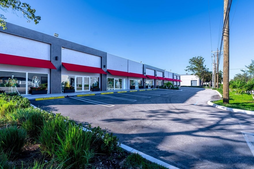 7850 NW 32nd St, Doral, FL à louer - Photo de l’immeuble – Image 2 sur 17