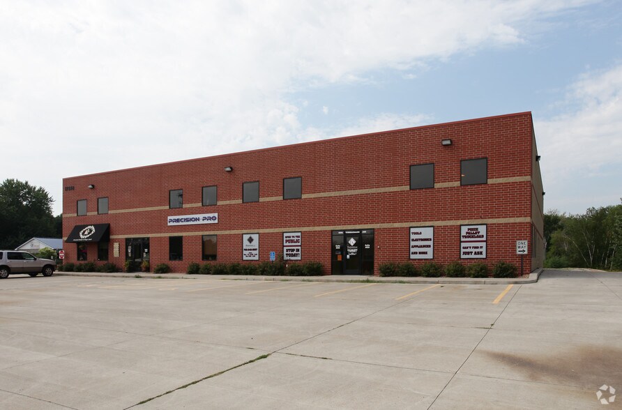 17818 NE Highway 65, Ham Lake, MN à louer - Photo de l’immeuble – Image 2 sur 5