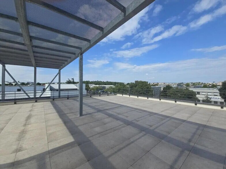 22 Rue Du 35Eme Regiment D'Aviation, Bron à vendre - Photo de l’immeuble – Image 3 sur 10