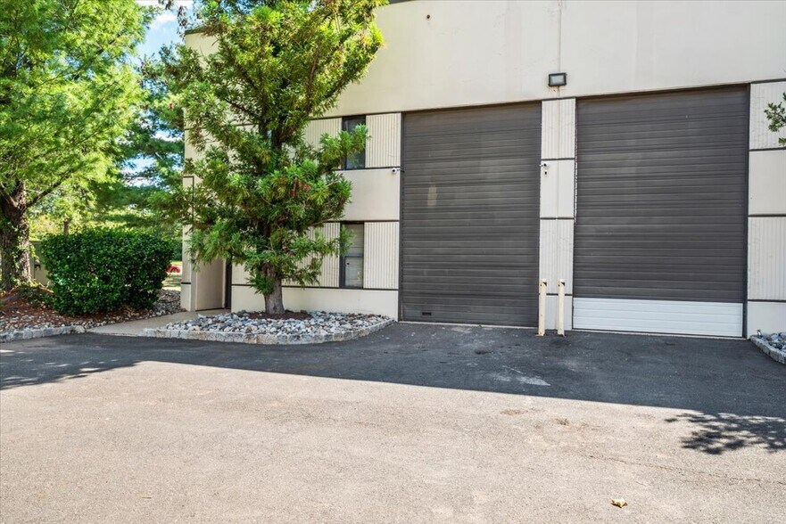 14 Ilene Ct, Hillsborough, NJ à vendre - Photo de l’immeuble – Image 2 sur 23