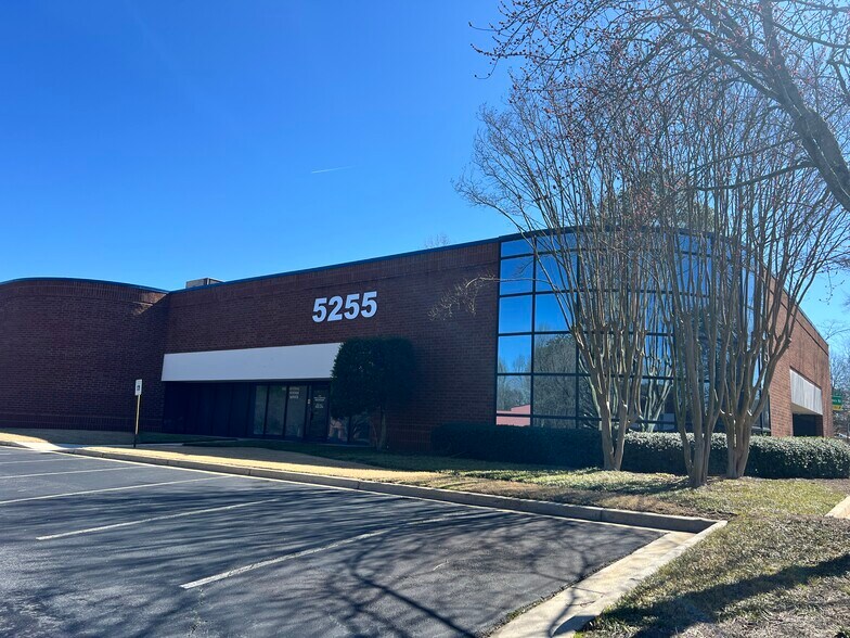 5255 Snapfinger Park Dr, Lithonia, GA à louer - Photo de l’immeuble – Image 3 sur 5