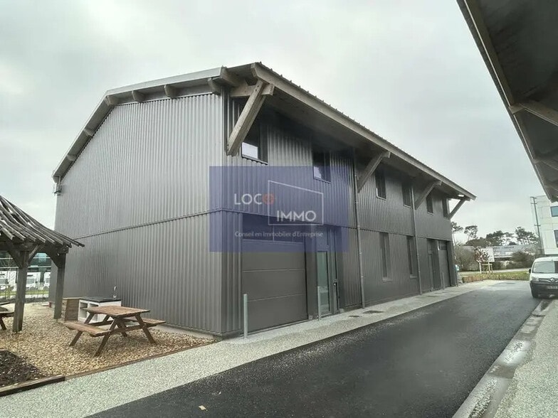 Local d'activités dans Le Haillan à vendre - Photo de l’immeuble – Image 1 sur 10