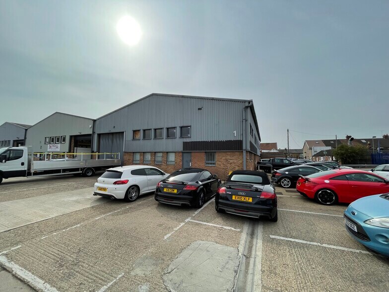 Clivemont Rd, Maidenhead à louer - Photo de l’immeuble – Image 2 sur 4