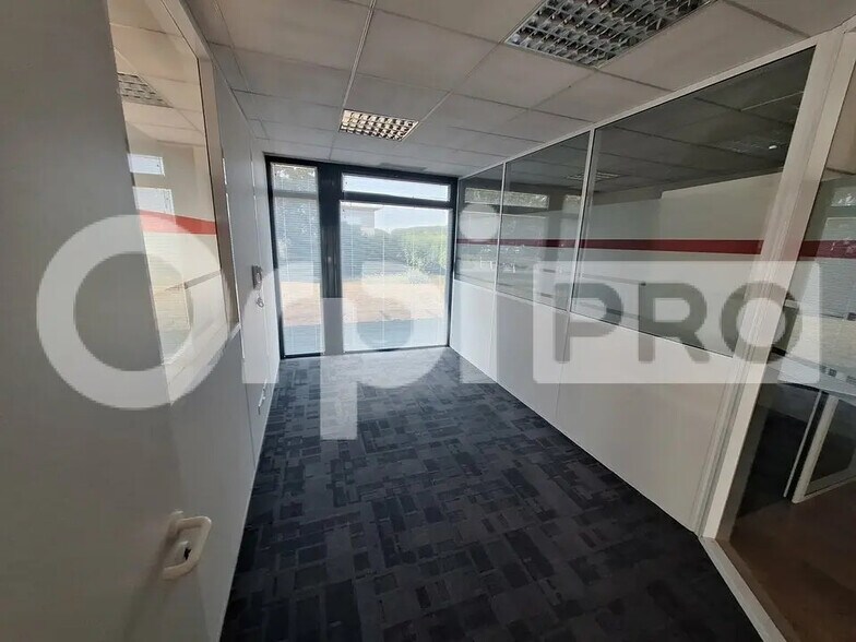 Bureau dans Compiègne à louer - Photo de l’immeuble – Image 3 sur 5