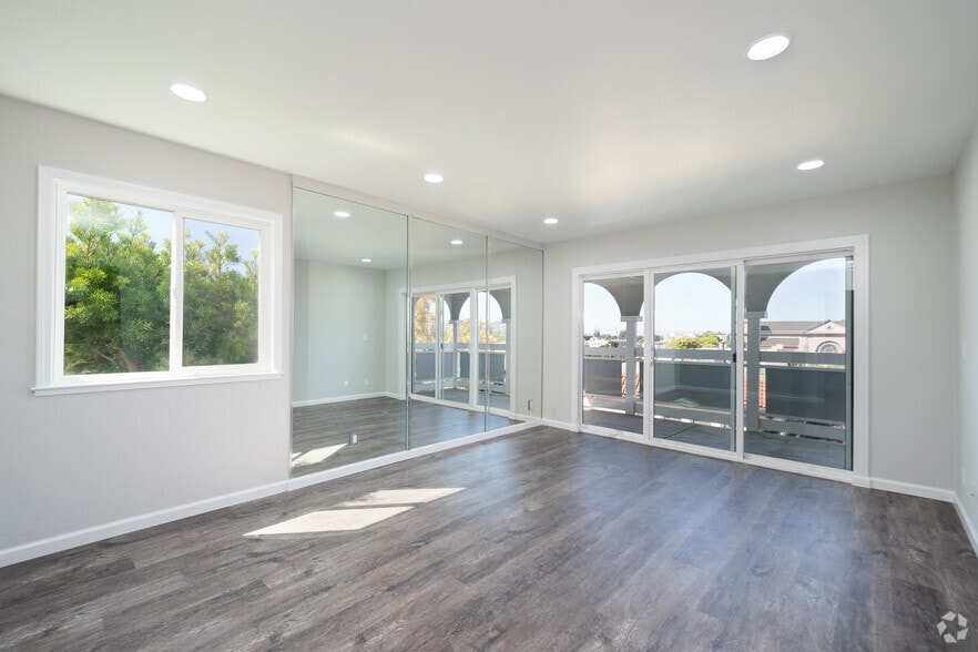 23914 2nd St, Hayward, CA à vendre - Photo intérieure – Image 3 sur 15