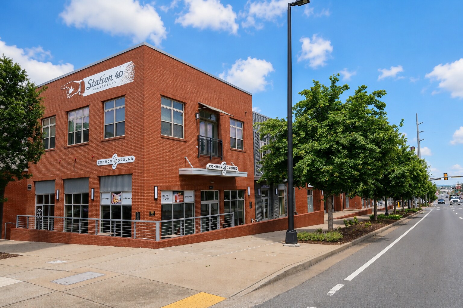 345 40th Ave N, Nashville, TN à louer Photo de l’immeuble– Image 1 sur 6