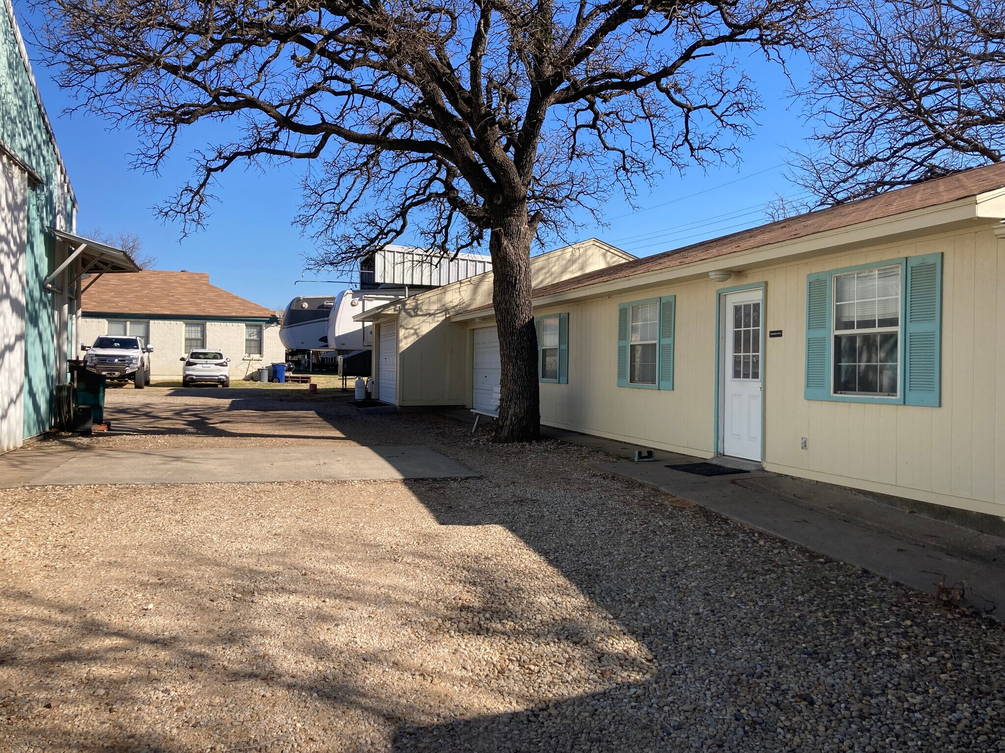 1218 W Shady Grove Rd, Grand Prairie, TX à vendre Photo de l’immeuble– Image 1 sur 7