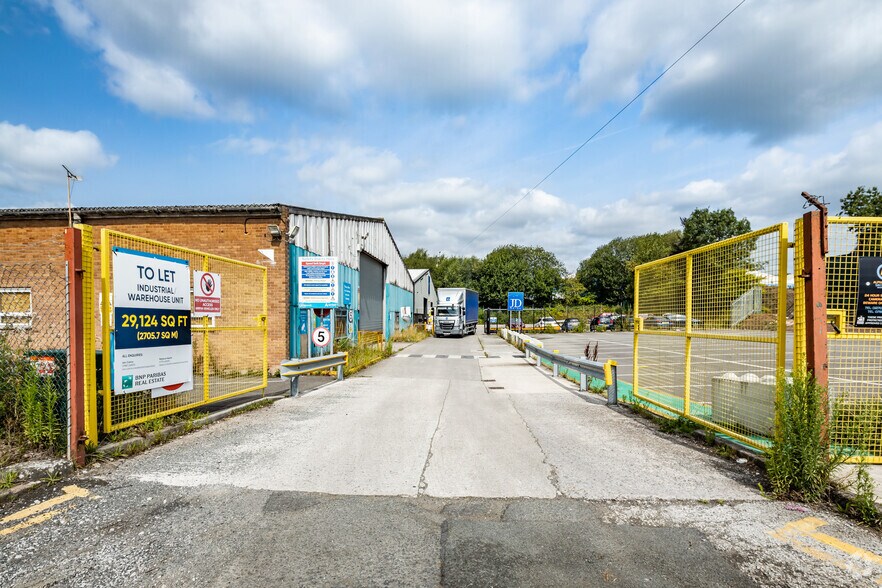 Road Four, Winsford à louer - Photo de l’immeuble – Image 2 sur 2