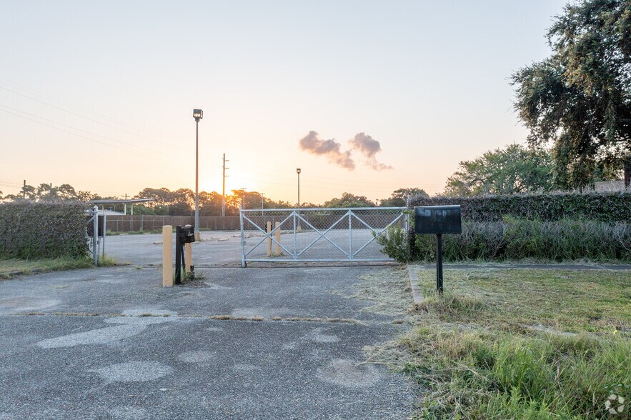 3100 Gulf Fwy, La Marque, TX à vendre - Photo de l’immeuble – Image 2 sur 15