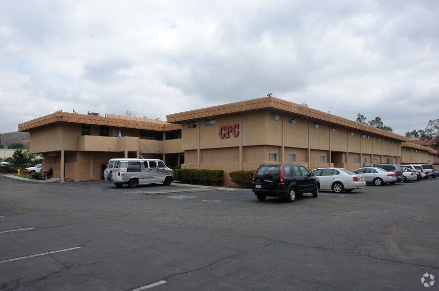 2650 Jones Way, Simi Valley, CA à louer - Photo de l’immeuble – Image 2 sur 7